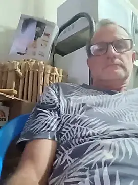 Snapshot of nard53 chatting on July 9, 11:31 pm nard53 online show from July 9, 11:31 pm