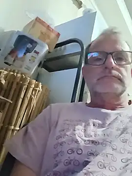 Snapshot of nard53 chatting on July 15, 8:52 am nard53 online show from July 15, 8:52 am