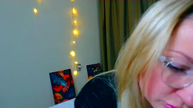 Snapshot of MilaLove__ chatting on November 19, 1:44 pm MilaLove online show from November 19, 1:44 pm