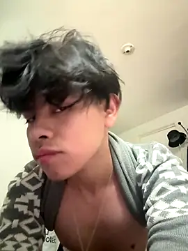 Snapshot of UzielOOO chatting on December 18, 2:50 am UzielOOO online show from December 18, 2:50 am