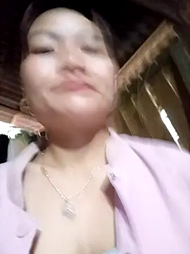 Snapshot of Lee-Thee chatting on November 18, 12:16 am Lee-Thee online show from November 18, 12:16 am