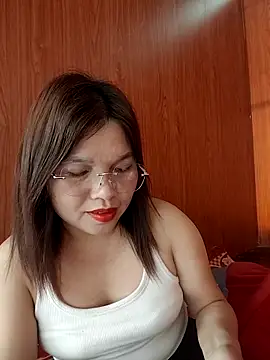 Snapshot of Cover-baa chatting on May 6, 8:41 am Cover-baa online show from May 6, 8:41 am