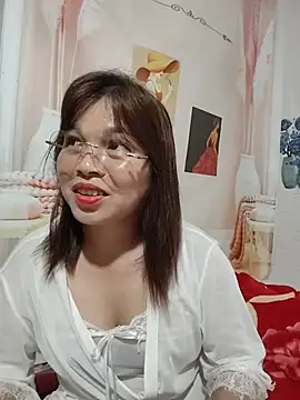 Snapshot of Cover-baa chatting on May 13, 9:33 pm Cover-baa online show from May 13, 9:33 pm