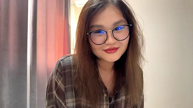 Snapshot of HoneyKitsu chatting on November 21, 8:35 am HoneyKitsu online show from November 21, 8:35 am