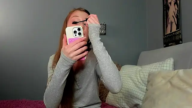 KarieBowery online show from February 6, 8:01 pm