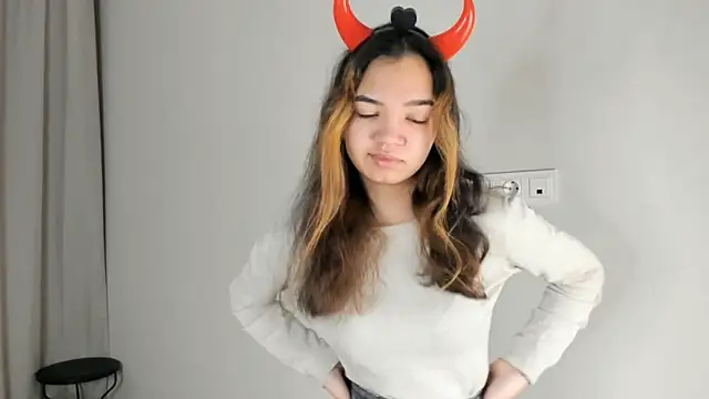 Snapshot of CoreenLuebbers chatting on November 26, 6:36 am CoreenLuebbers online show from November 26, 6:36 am