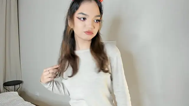 Snapshot of CoreenLuebbers chatting on December 3, 7:05 am CoreenLuebbers online show from December 3, 7:05 am