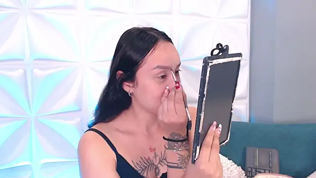 HorneyyQueen online show from December 2, 2:01 pm