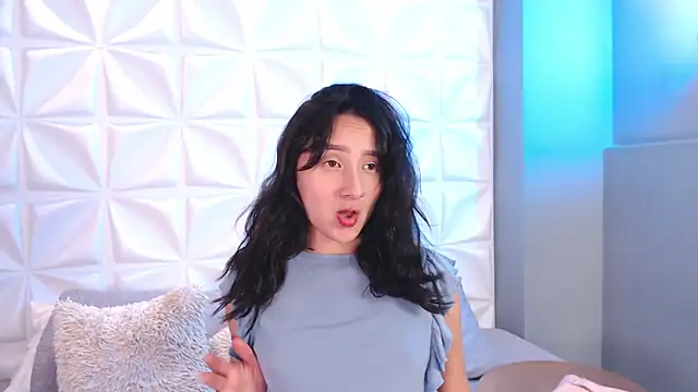 HorneyyQueen online show from December 3, 12:58 pm