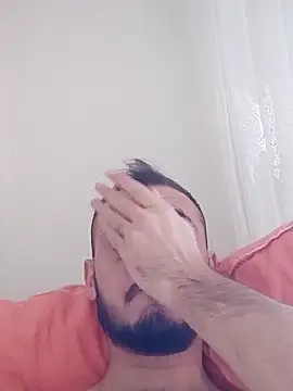 Snapshot of berkkderlerr chatting on November 29, 8:28 am berkkderlerr online show from November 29, 8:28 am