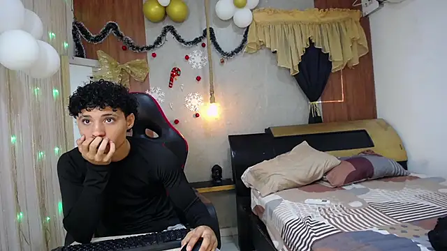 Snapshot of the_nugge chatting on December 1, 1:27 pm the nugge online show from December 1, 1:27 pm