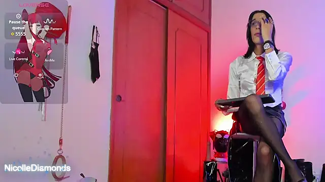 Snapshot of NicolleDiamondss chatting on November 19, 4:40 pm NicolleDiamondss online show from November 19, 4:40 pm