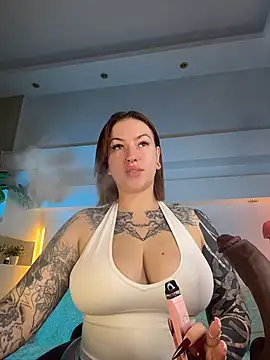 Snapshot of Tattitude_ chatting on August 1, 5:40 am Tattitude online show from August 1, 5:40 am