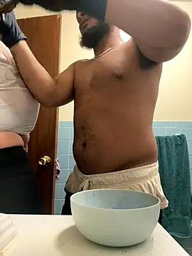 Snapshot of lovebelowyou chatting on November 25, 12:43 am lovebelowyou online show from November 25, 12:43 am