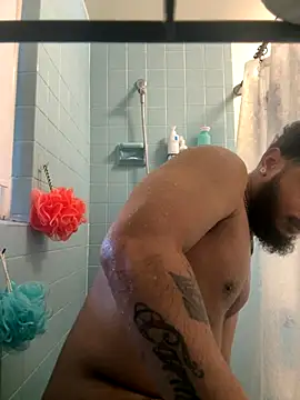 Snapshot of lovebelowyou chatting on December 16, 8:47 pm lovebelowyou online show from December 16, 8:47 pm