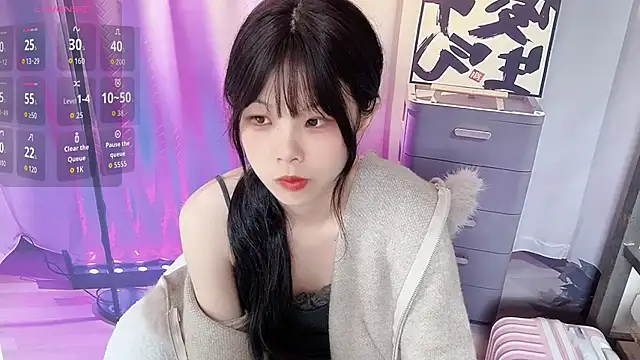 Snapshot of bunny-- chatting on December 3, 5:04 am bunny-- online show from December 3, 5:04 am