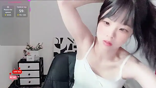 Snapshot of bunny-- chatting on May 17, 5:05 am bunny-- online show from May 17, 5:05 am