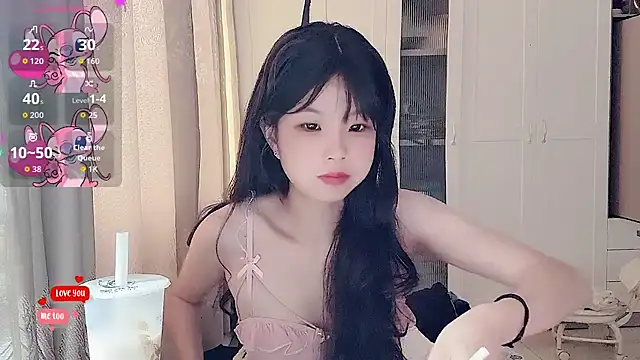 Snapshot of bunny-- chatting on June 20, 5:21 am bunny-- online show from June 20, 5:21 am