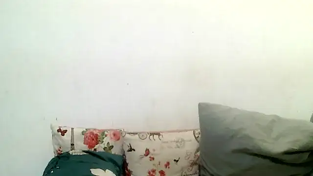 Snapshot of BrunetteNaomi8 chatting on May 15, 8:21 am BrunetteNaomi8 online show from May 15, 8:21 am