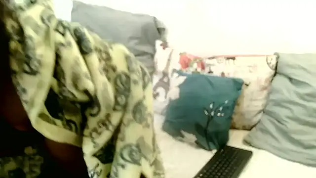 Snapshot of BrunetteNaomi8 chatting on May 19, 7:53 pm BrunetteNaomi8 online show from May 19, 7:53 pm