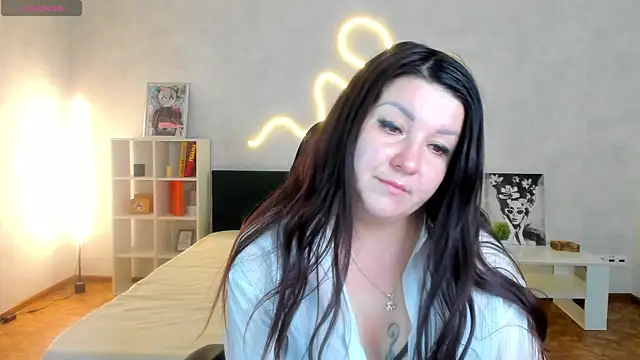 Snapshot of still__her chatting on December 4, 1:04 am still her online show from December 4, 1:04 am