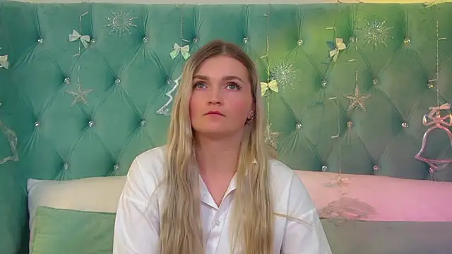 Snapshot of AnnyRaii chatting on December 2, 6:30 am AnnyRaii online show from December 2, 6:30 am