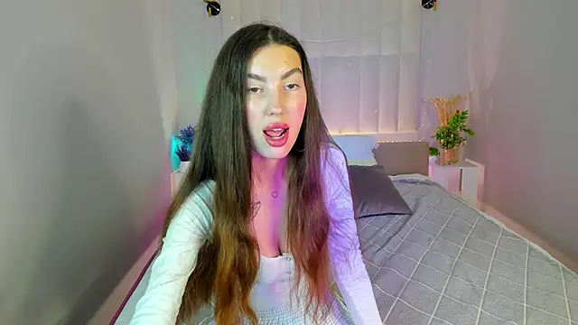 Snapshot of LiraRevery chatting on December 3, 12:29 am LiraRevery online show from December 3, 12:29 am