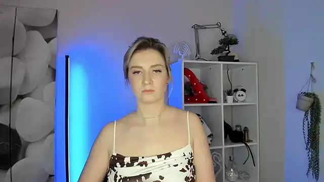 AlisaCam24 online show from November 20, 8:14 am