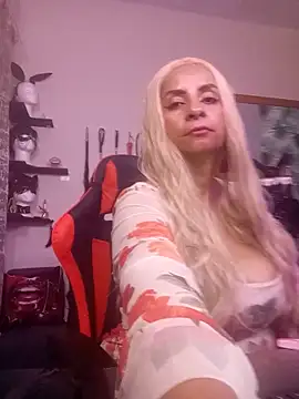 LaReineCleo online show from June 10, 10:25 am