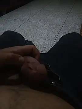 Snapshot of ouchenshadow2975 chatting on November 23, 4:29 pm ouchenshadow2975 online show from November 23, 4:29 pm