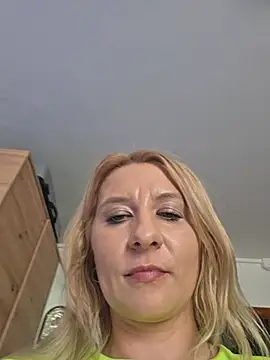 Snapshot of KaylinJan chatting on June 8, 3:01 pm KaylinJan online show from June 8, 3:01 pm