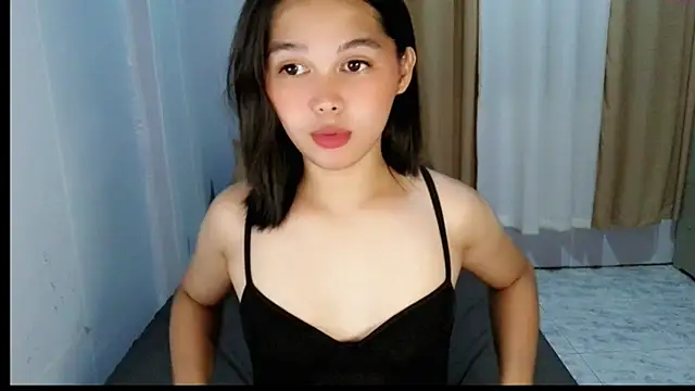 Snapshot of sluttyLeila chatting on March 21, 12:32 pm sluttyLeila online show from March 21, 12:32 pm