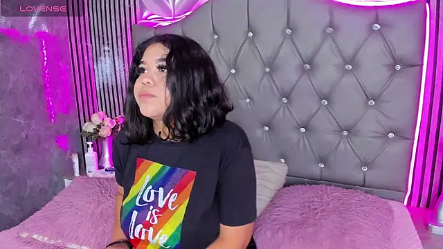Amanda Mooree online show from May 2, 3:33 am