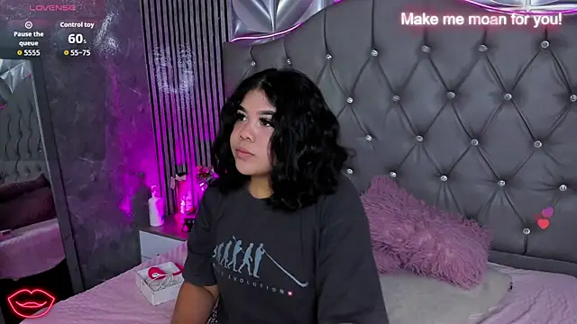 Snapshot of Amanda_Mooree chatting on May 17, 3:37 am Amanda Mooree online show from May 17, 3:37 am