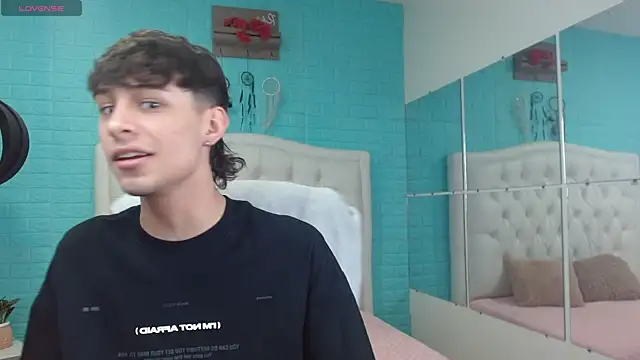 Snapshot of DraxBlade09 chatting on May 20, 8:37 pm DraxBlade09 online show from May 20, 8:37 pm