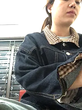 Snapshot of Miumiu95x chatting on December 14, 5:51 pm Miumiu95x online show from December 14, 5:51 pm