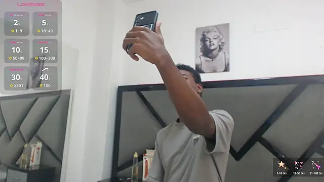 Snapshot of NoahJhonson69 chatting on December 4, 6:49 pm NoahJhonson69 online show from December 4, 6:49 pm