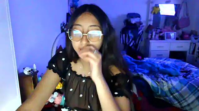 Snapshot of Nanylux chatting on November 20, 2:23 am Nanylux online show from November 20, 2:23 am