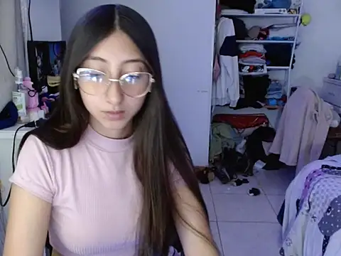 Snapshot of Nanylux chatting on December 1, 4:06 am Nanylux online show from December 1, 4:06 am