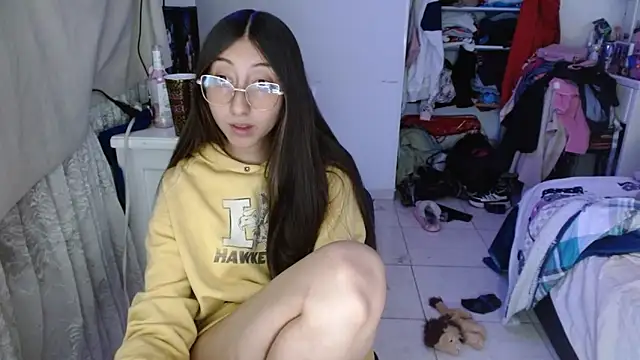 Snapshot of Nanylux chatting on December 4, 4:00 am Nanylux online show from December 4, 4:00 am