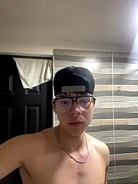 Snapshot of Handsome_boys69 chatting on December 1, 1:43 am Handsome boys69 online show from December 1, 1:43 am