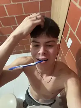 Snapshot of Handsome_boys69 chatting on December 15, 1:43 am Handsome boys69 online show from December 15, 1:43 am