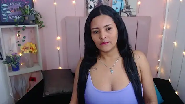 Snapshot of cristal_bianchi chatting on November 19, 3:56 pm cristal bianchi online show from November 19, 3:56 pm