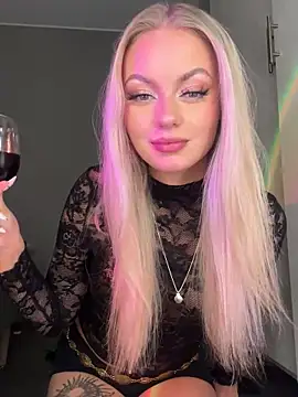 Snapshot of linafuntime chatting on November 26, 1:06 am linafuntime online show from November 26, 1:06 am