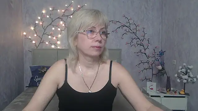 LaurenWishy online show from April 23, 5:30 am