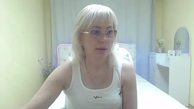 Snapshot of LaurenWishy chatting on May 23, 5:12 am LaurenWishy online show from May 23, 5:12 am