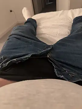 Snapshot of -bfc1882- chatting on February 23, 6:27 pm -bfc1882- online show from February 23, 6:27 pm