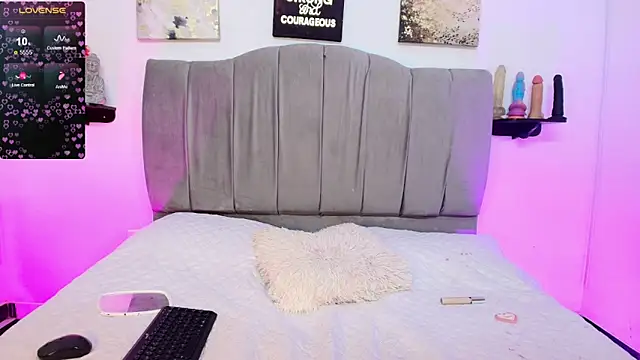 Maddy  Jones online show from February 9, 7:07 pm