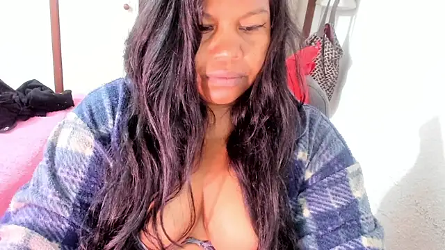 Snapshot of ebonycamelia chatting on November 23, 11:26 pm ebonycamelia online show from November 23, 11:26 pm