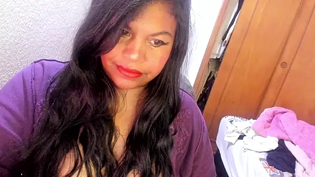 ebonycamelia online show from April 25, 9:01 pm